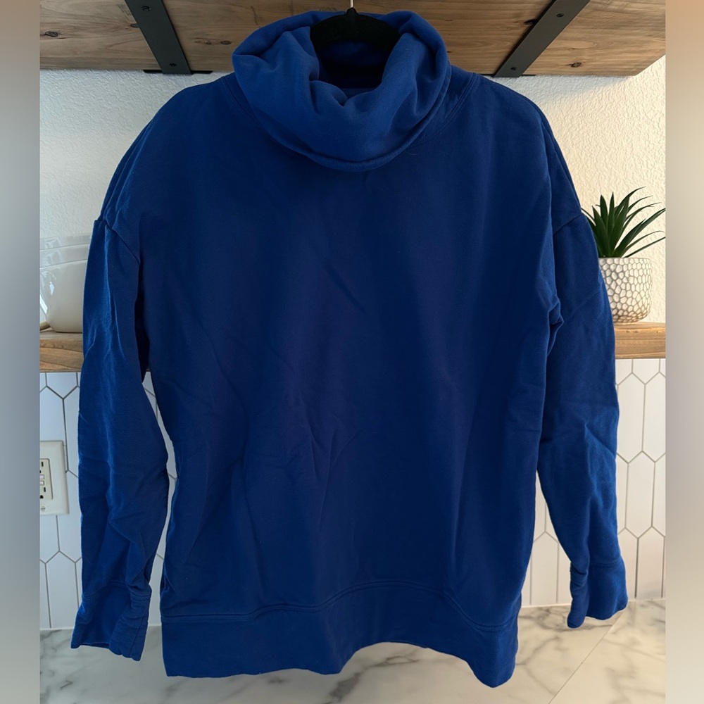 Gap Fit Medium Turtleneck Sweatshirt
